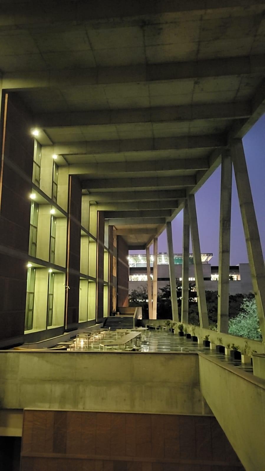Ahmedabad University, Amrut Mody School of Management Campus photo 3